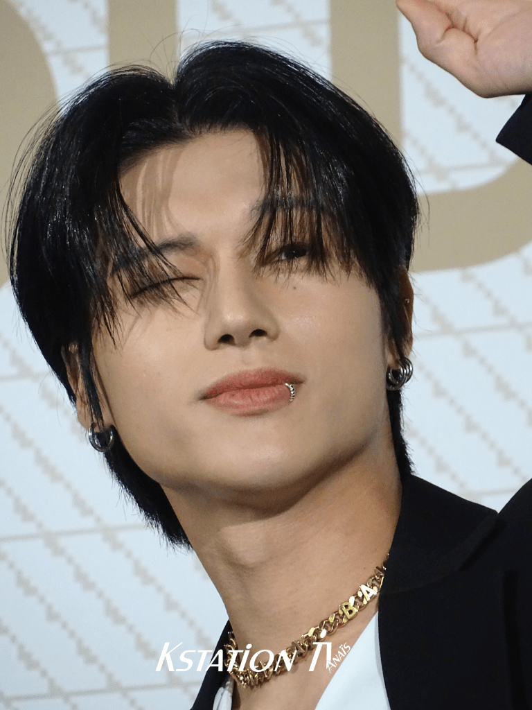 Wooyoung official ATEEZ concept portrait