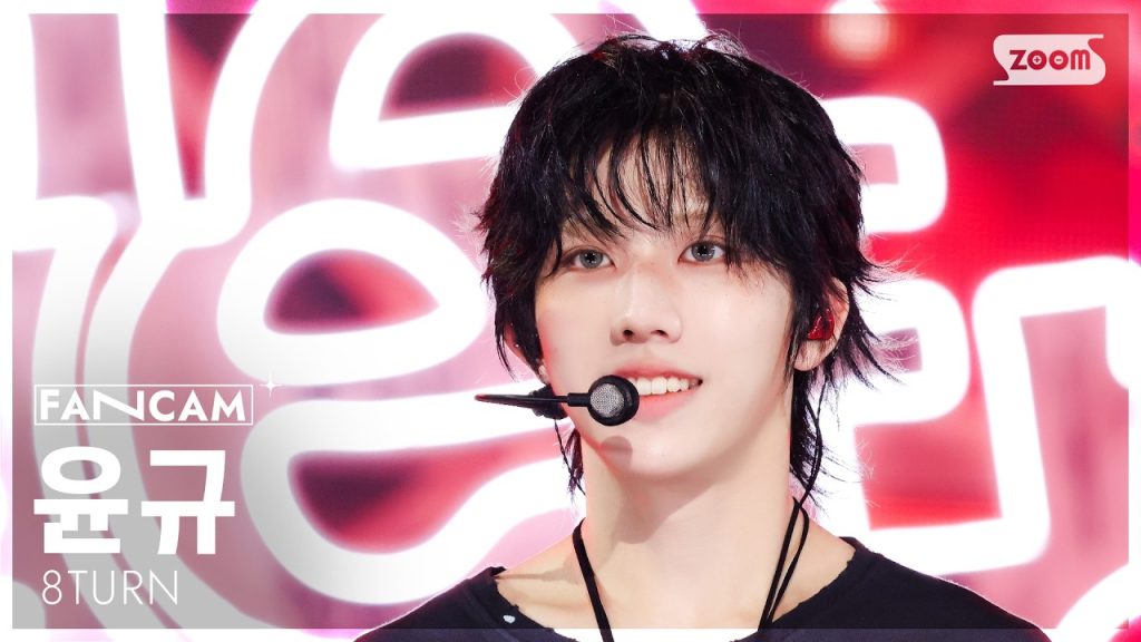 Yungyu in an official 8TURN broadcast performance.